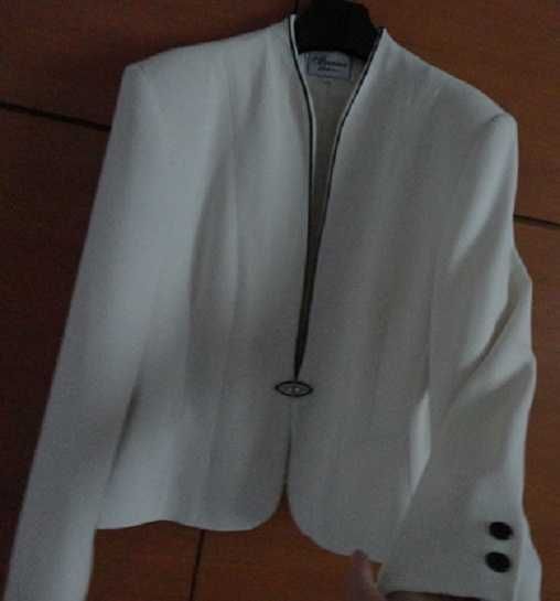 Taior 46 foarte elegant, din triplu voal alb ivoire