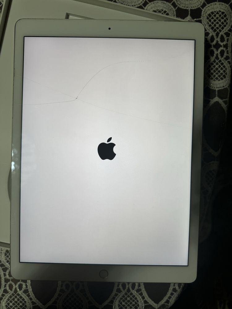 IPad Pro xolati yaxshi ekran sal singan boshqa aybi yuq zur ishlaydi