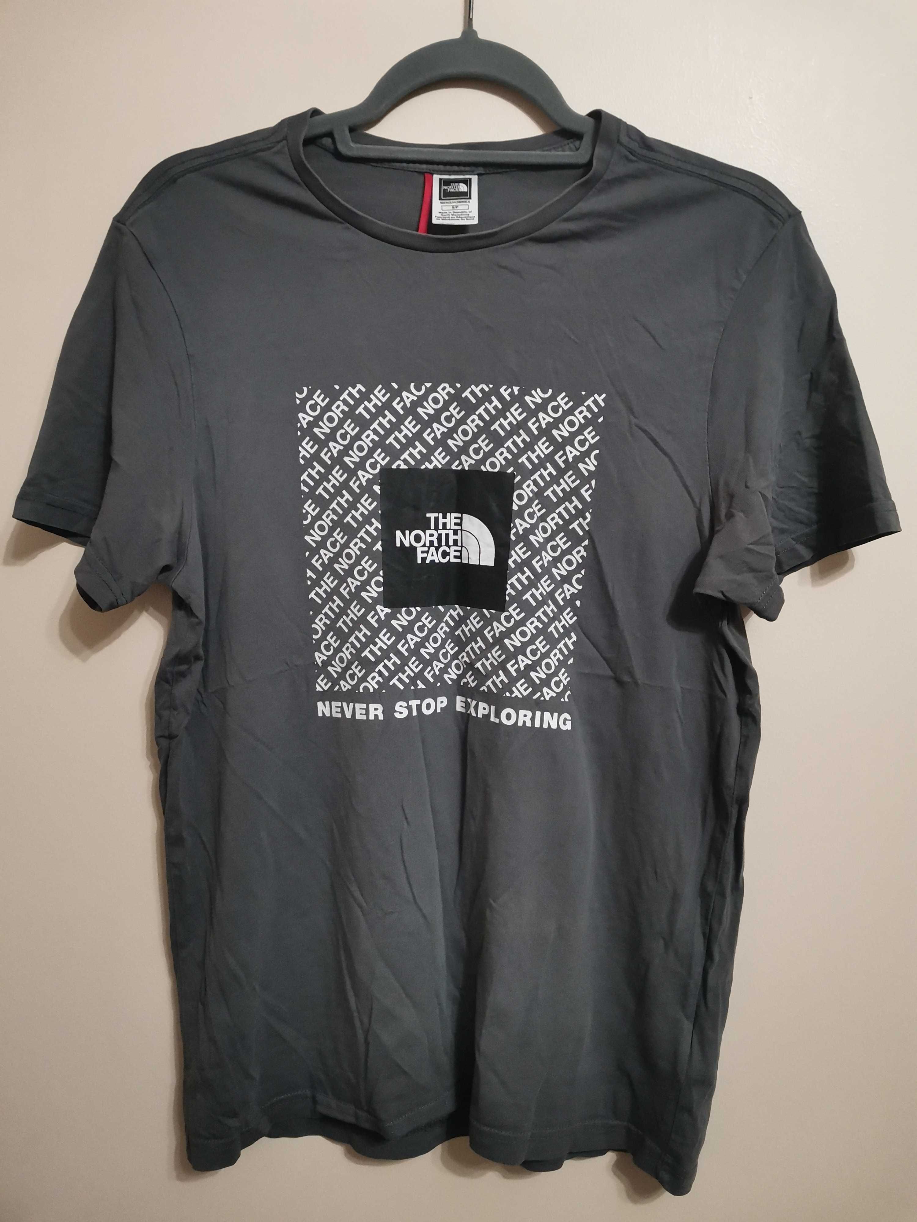 3 броя The North Face T shirt.