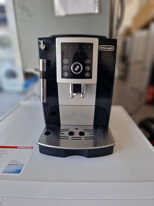 Кафе машина робот Delonghi Magnifica