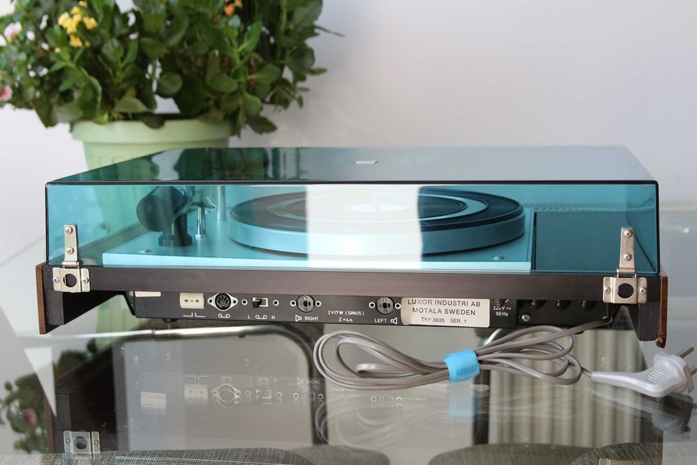 Luxor Dirigent 3835 cu pick-up 4221 si boxe ITT Hyperion H3-50