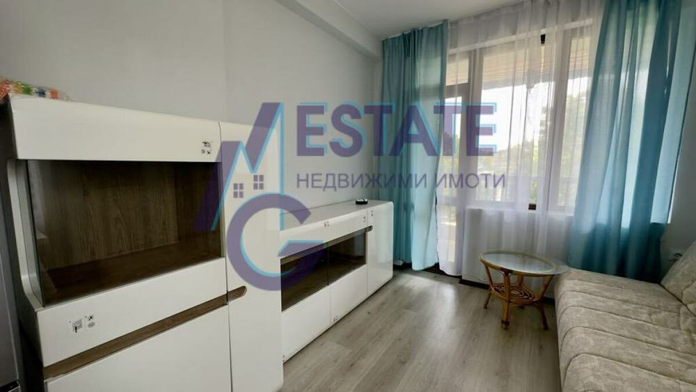 Просторен и светъл двустаен апартамент с югоизточно изложение в