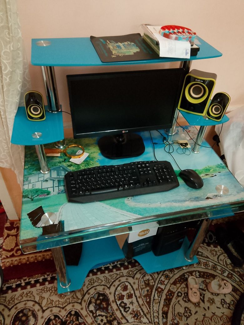 Компютер игровой и офисный подставка колонка есть комплект