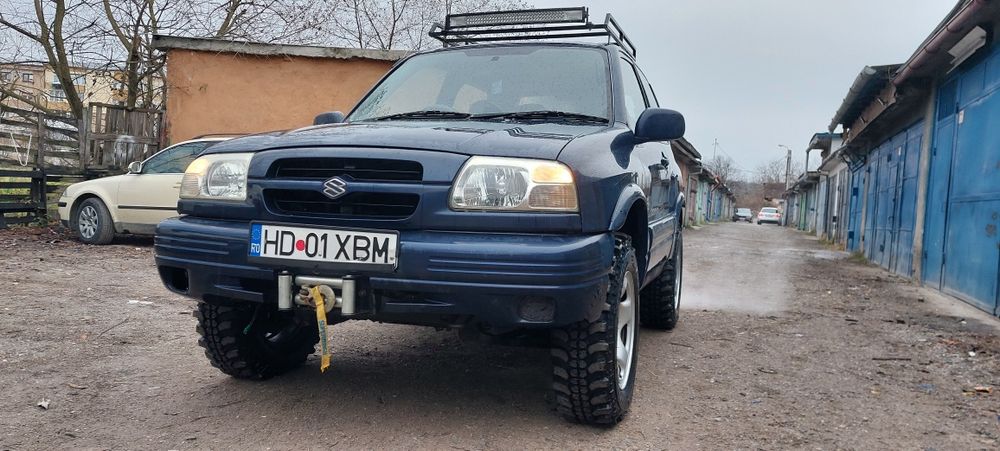 Vand Suzuki grand vitara 2.0 benzina ,AC functional, Volan Dreapta