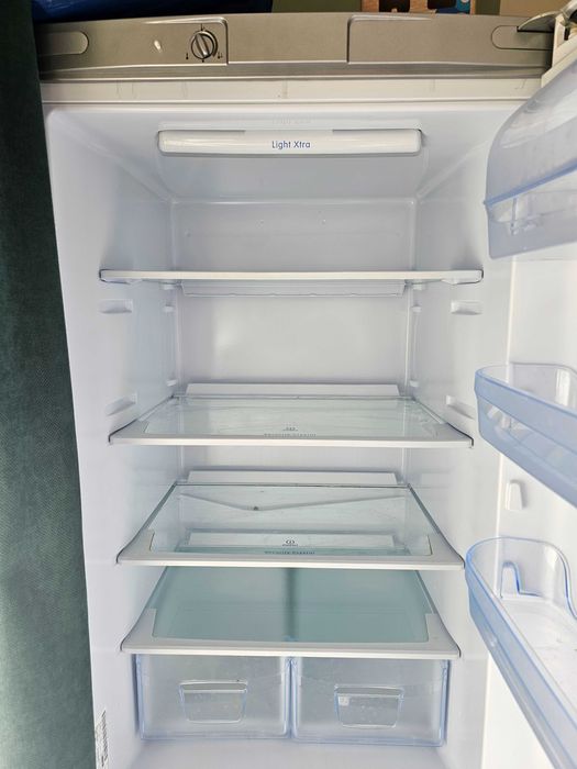 Хладилник с фризер Indesit