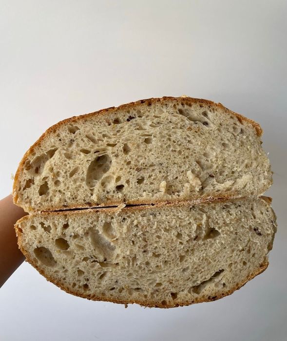 Pâine cu maia – artizanală, făcută în casă – 100% naturală