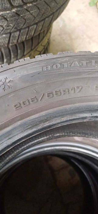 Зимни гуми  17-ки  4 броя 205/55/17 DUNLOP