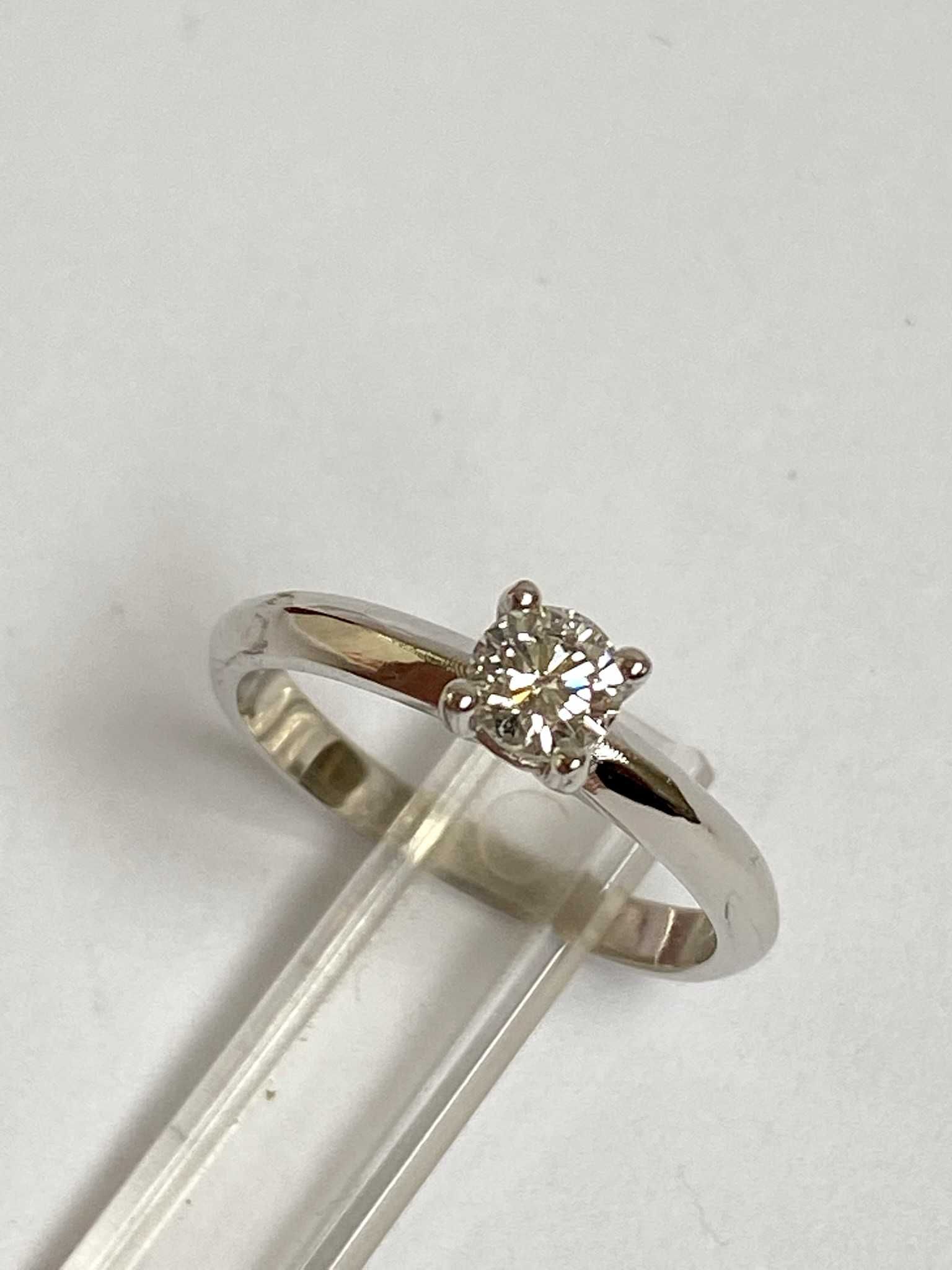 NEW Елегантен 18k Дамски златен пръстен с Диамант 0.33 ct. бяло злато.