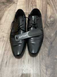 Pantofi negre de piele Xinyuan