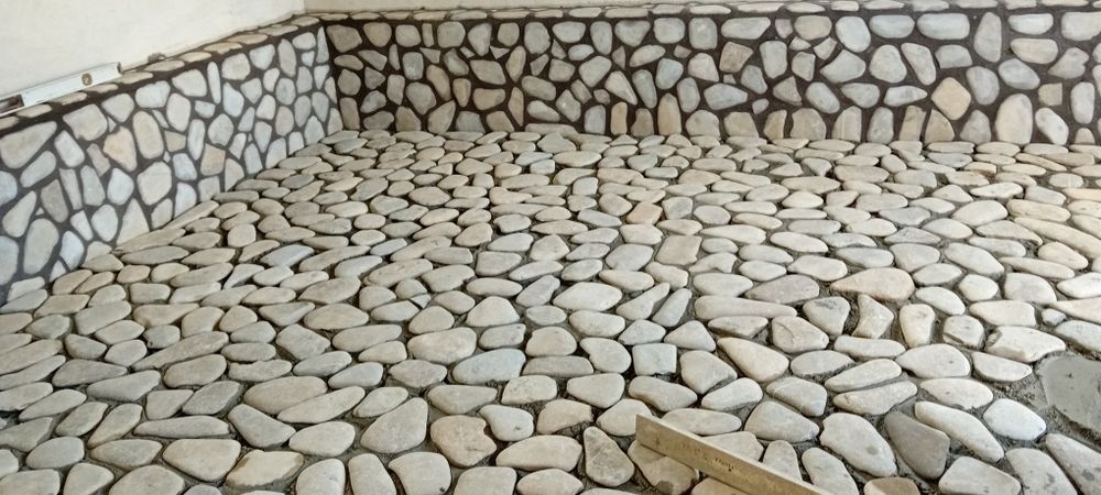 Piatră naturală de munte și plante ornamentale