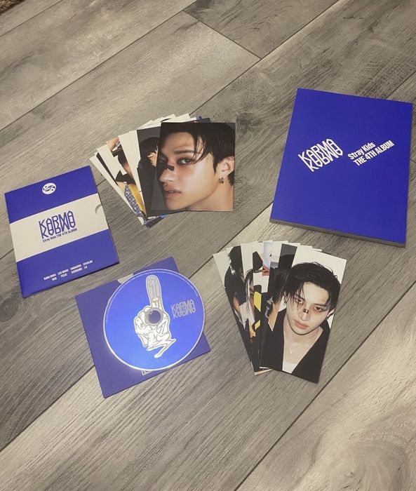 Album k-pop KARMA Stray Kids Ver. CEREMONY. Nu conține photocard