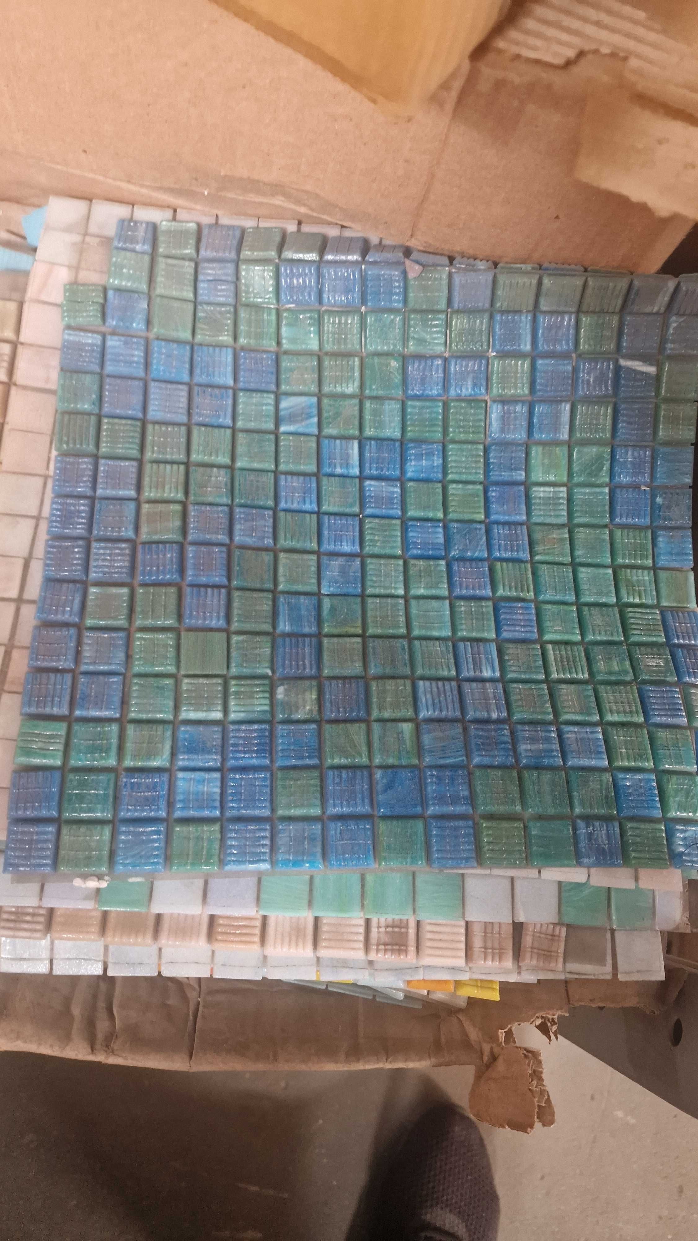 Mozaic de sticla pentru piscina, baie, sauna