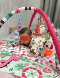 Детский коврик с игрушками