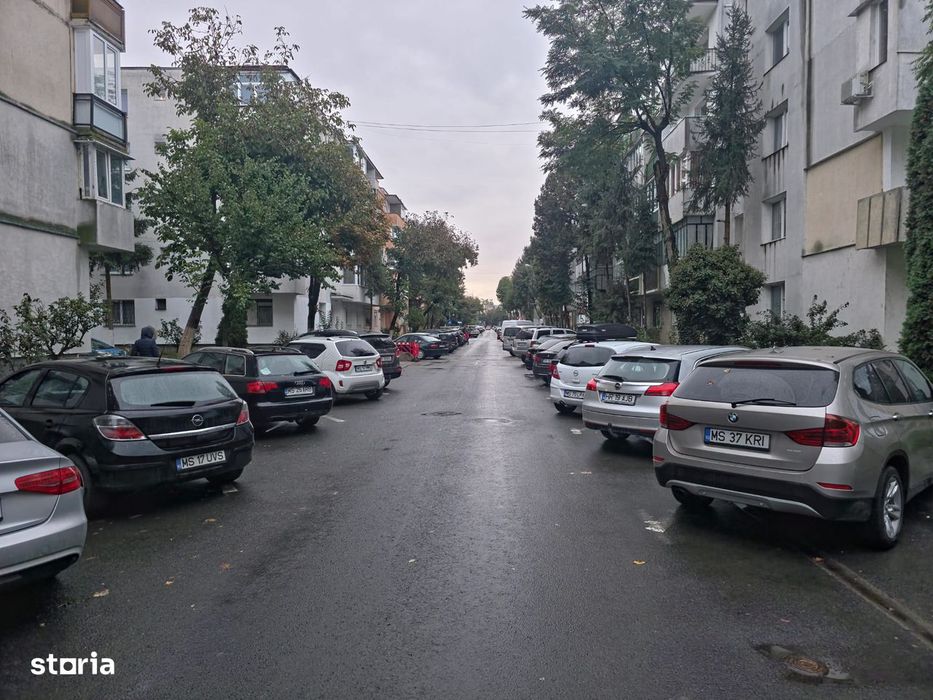 De vanzare apartament cu 3 camere + garaj pe strada Rodniciei