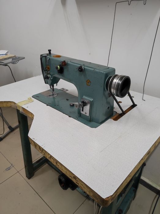 Швейная машина 1022м