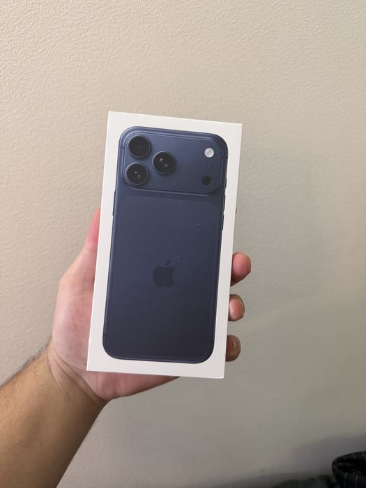 iPhone 17 Pro Max Deep Blue 256GB