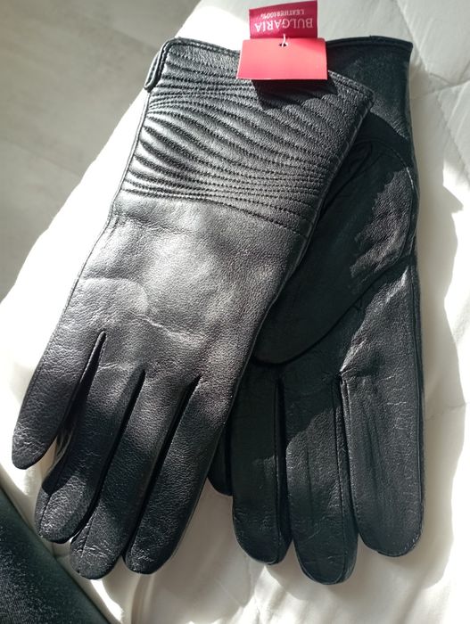 Кожени ръкавици .