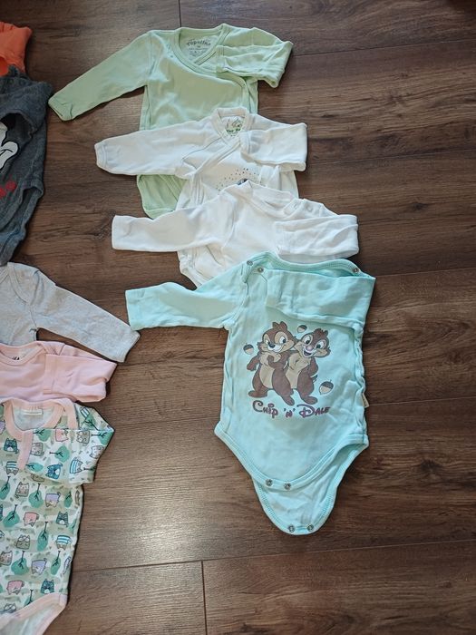 Подарявам бебешки дрешки