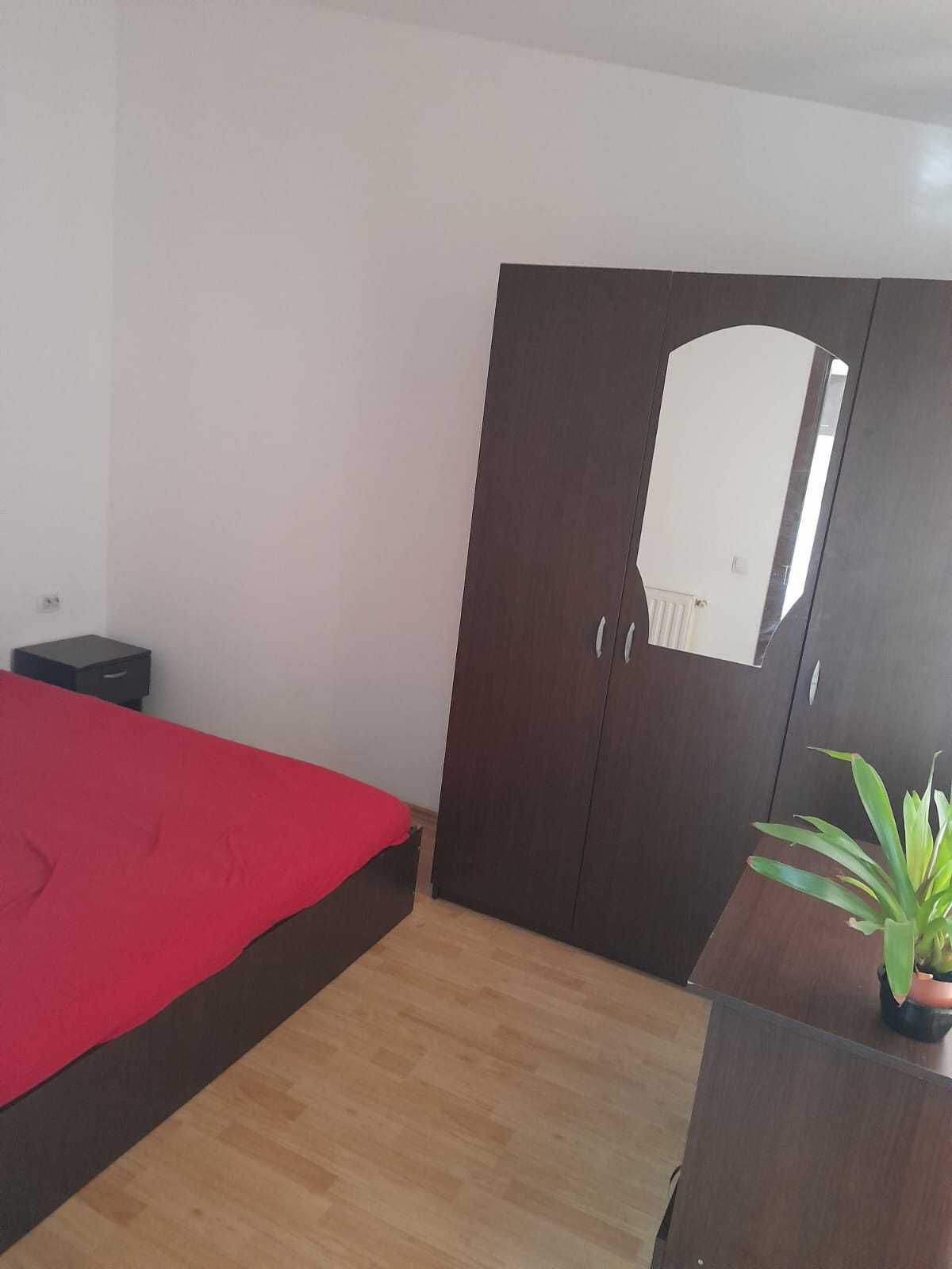 Inchiriez apartament cu doua camere in zona Dambovita