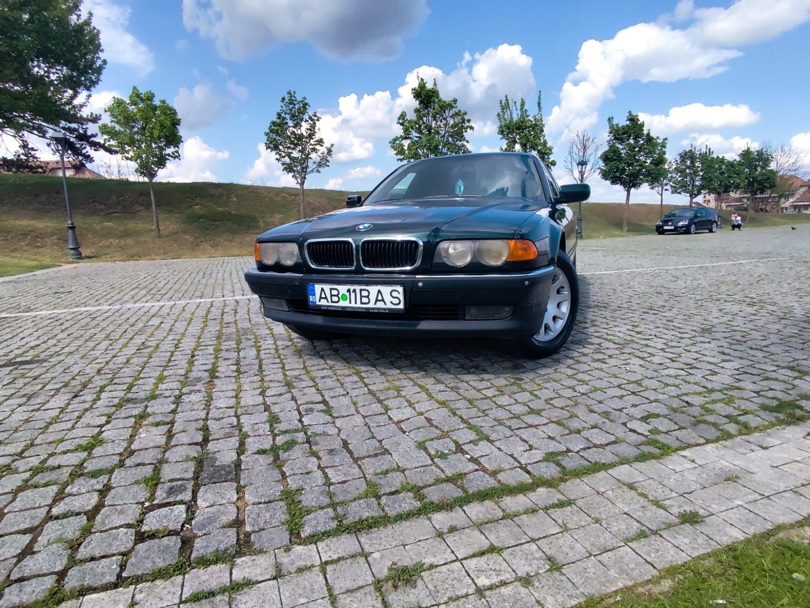 BMW 728i an 2000 facelift