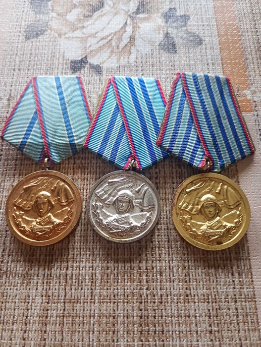 Медали -лот За10,15,и 20 години безупречна служба към БНА