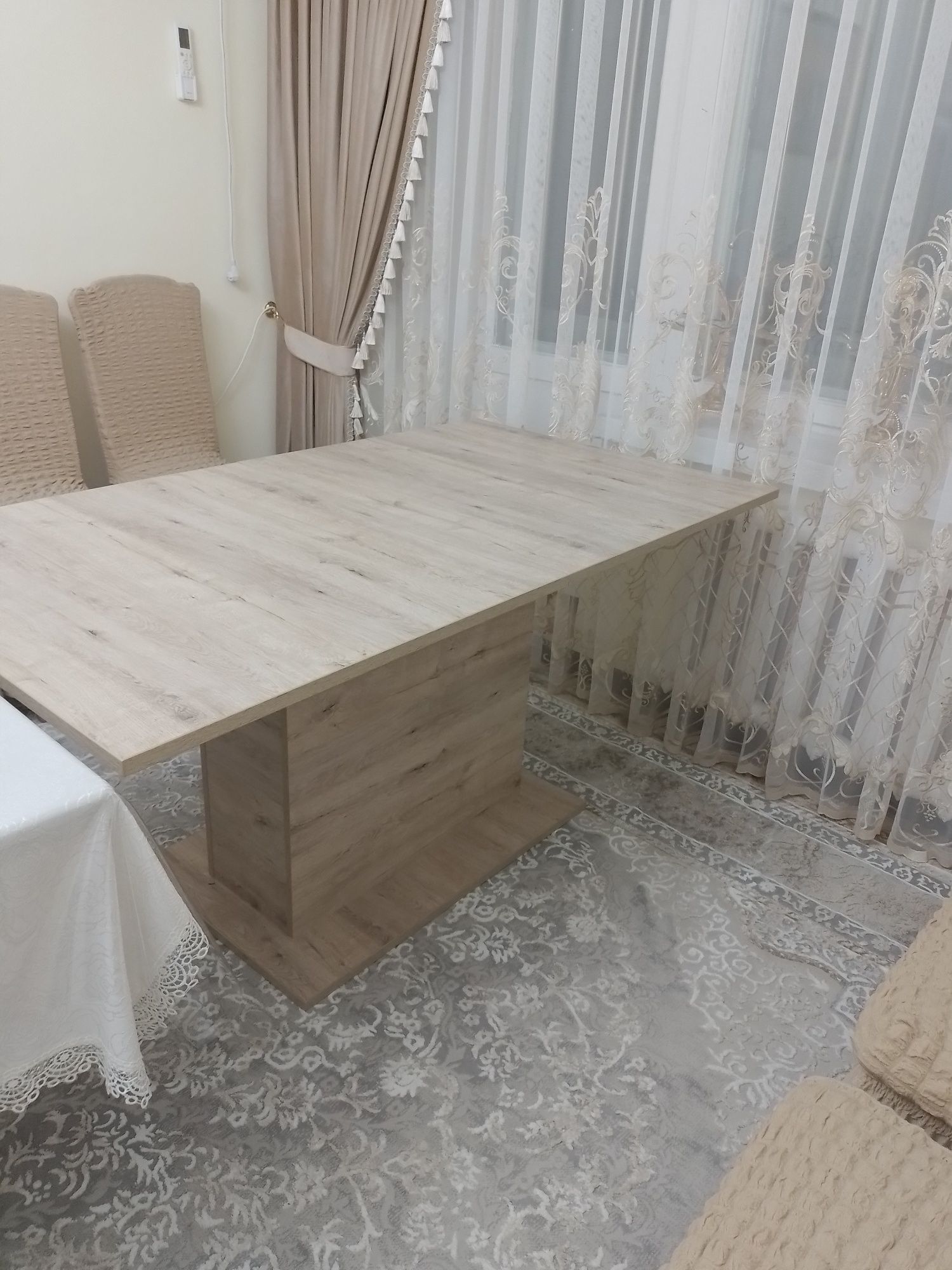 2-стол сатлуда сапасы жоғарғы денгейде, екі столдың бағасы жазылған .