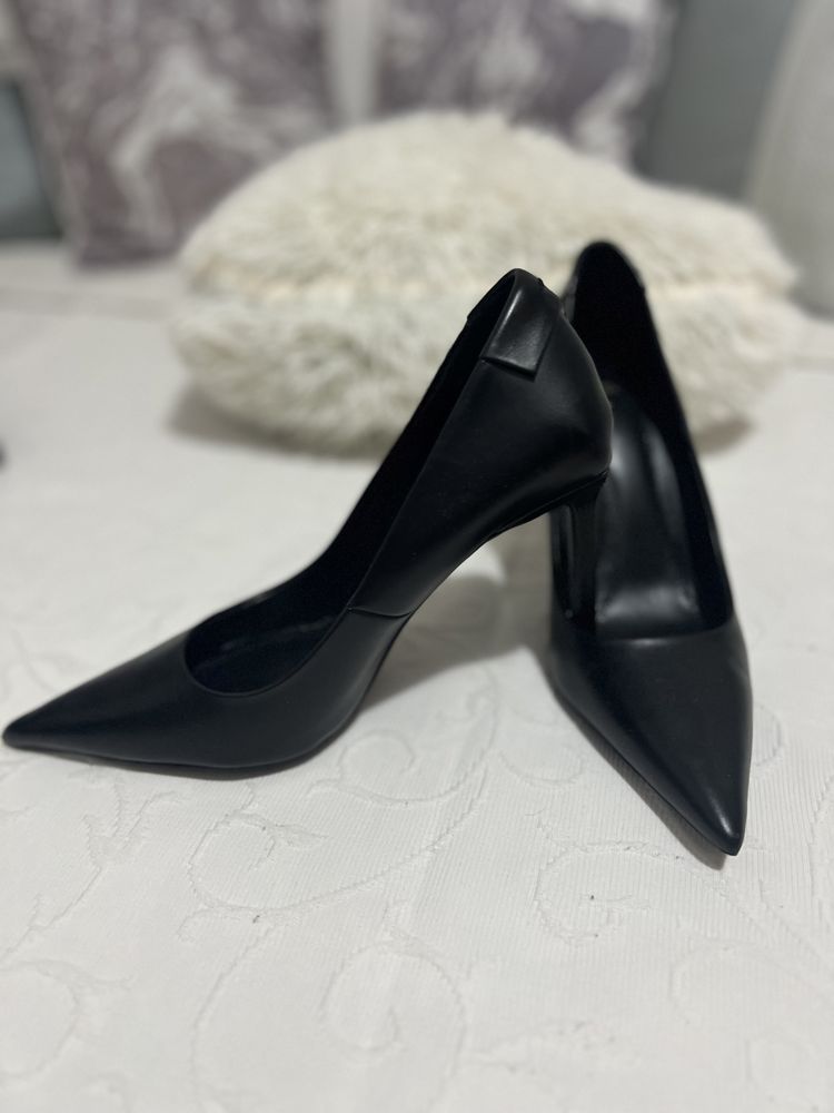 Pantofi  zara, impecabili