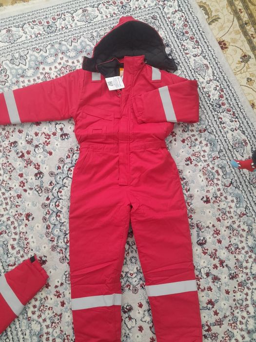 Продам новый комплект спец. Одежды зимний