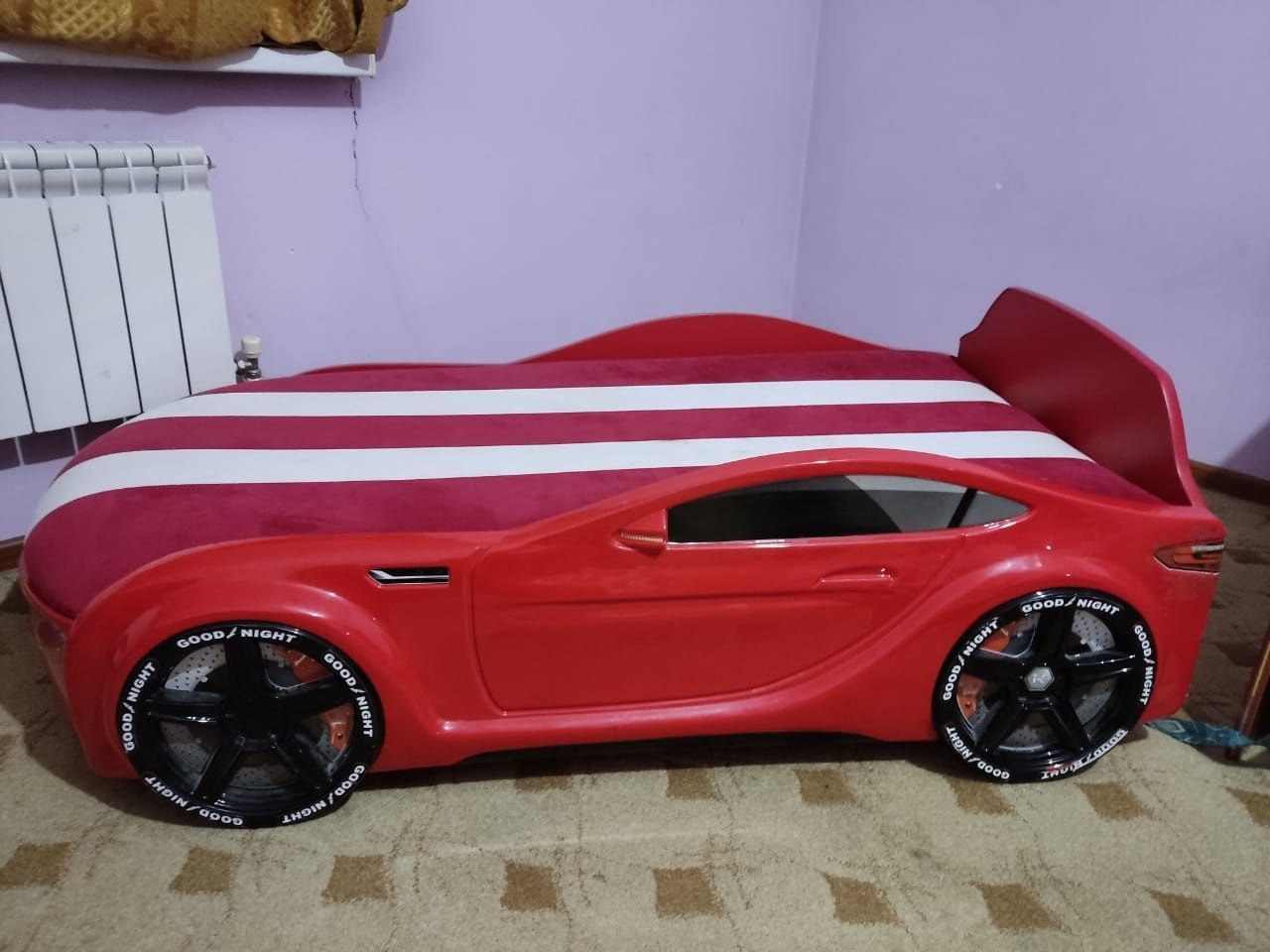 Детская кровать машина