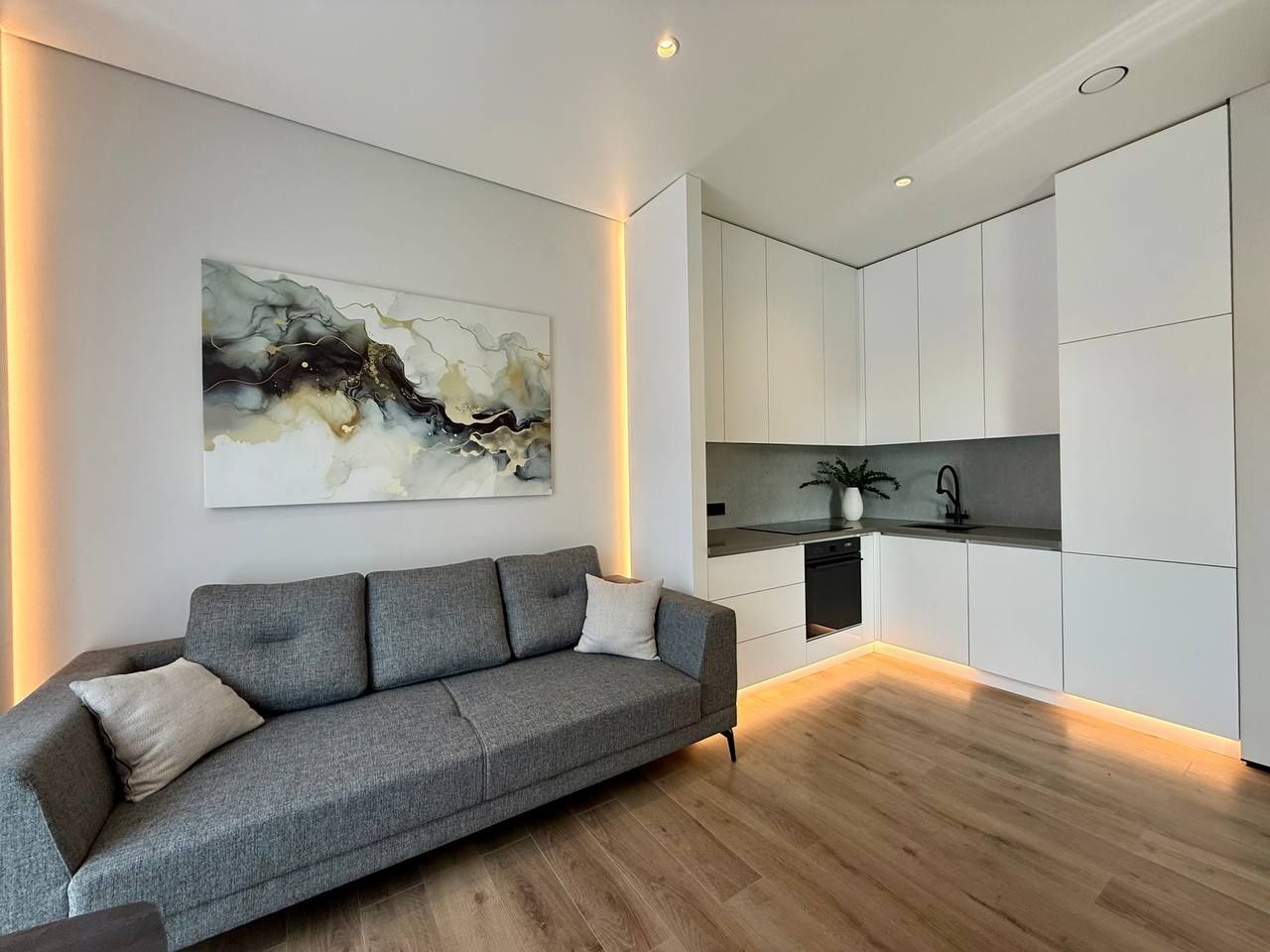 Продам 2/2/16 50м2 в ЖК Кислород, ор-р: ТЦ Next