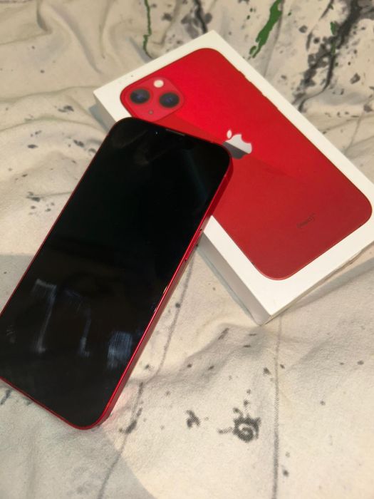 vând IPhone 13 red