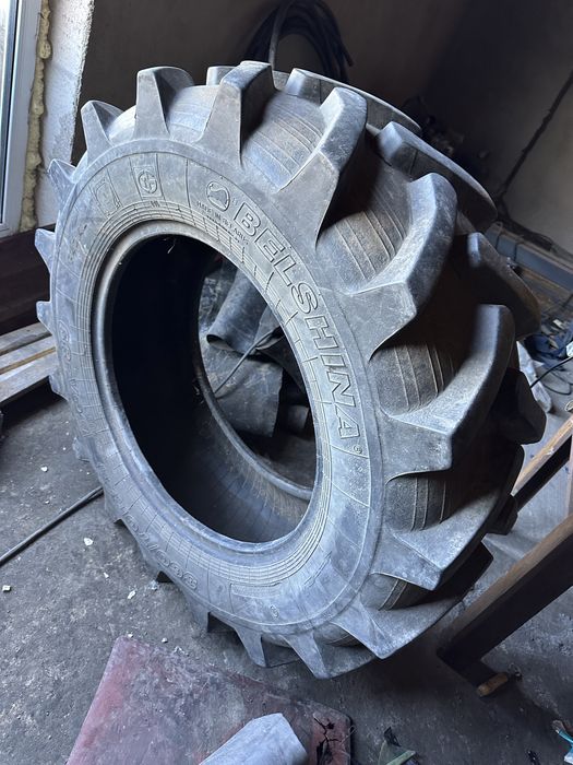 Продам резину R-24 задние колеса комбайн CASE-2388