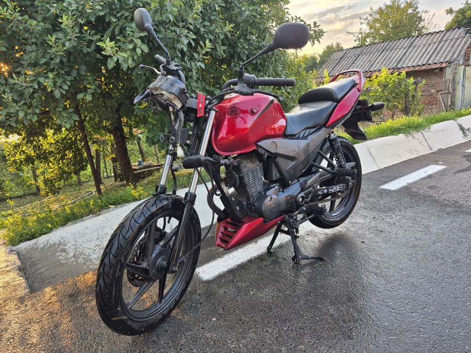 Vând motocicleta Honda cbf 125