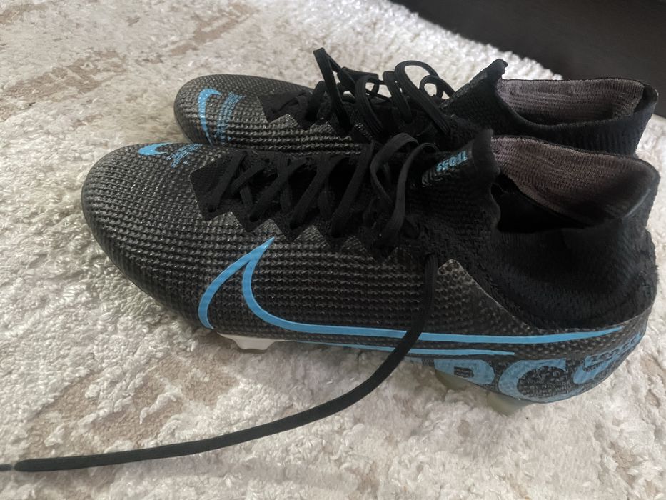 Ghete nike acc marimea 38.5 vand urgent !!
