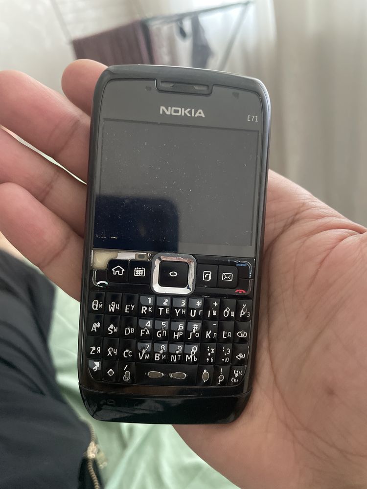 Телефон Nokia e 71