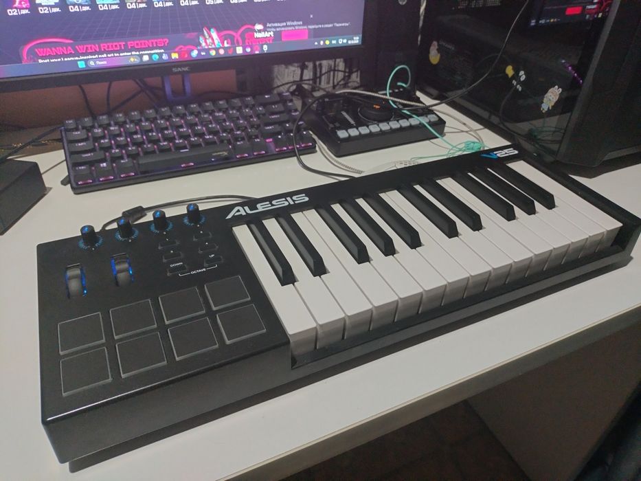 Продам миди клавиатуру Alesis V25