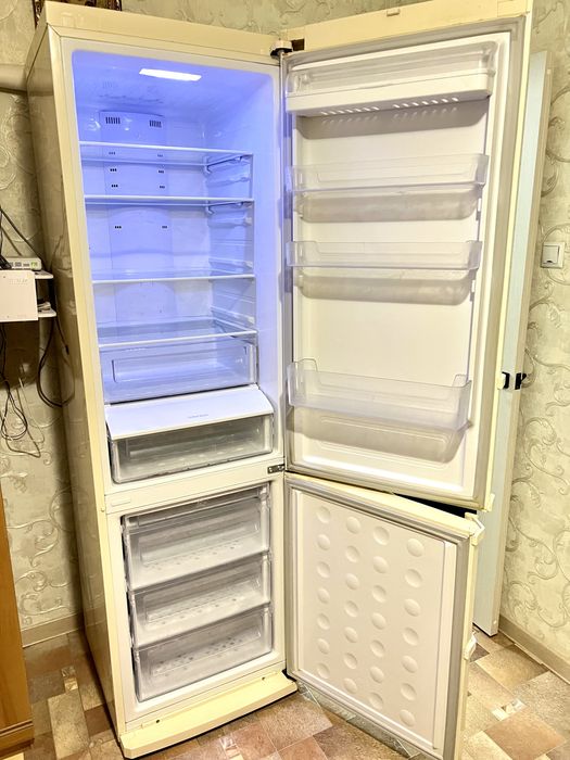 Продам Холодильник Samsung