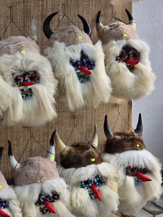 Masca traditionala cu coarne
