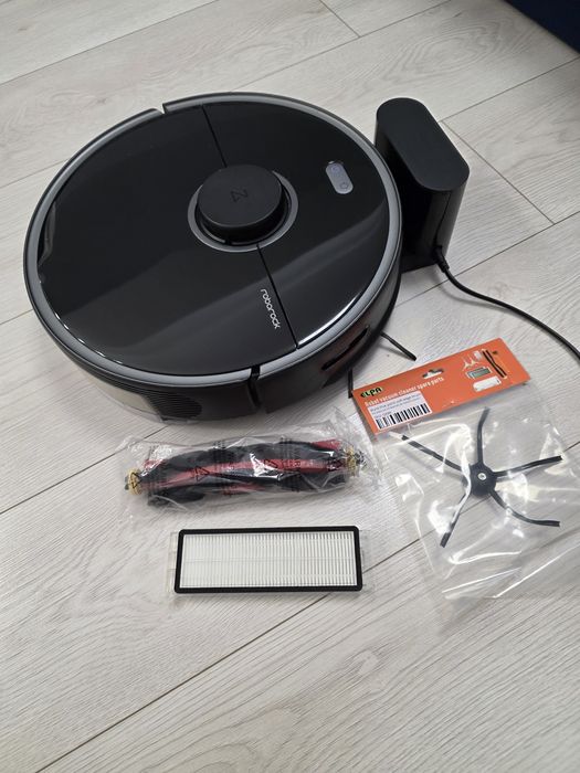 Roborock S5 MAX stare foarte buna, accesorii de rezerva
