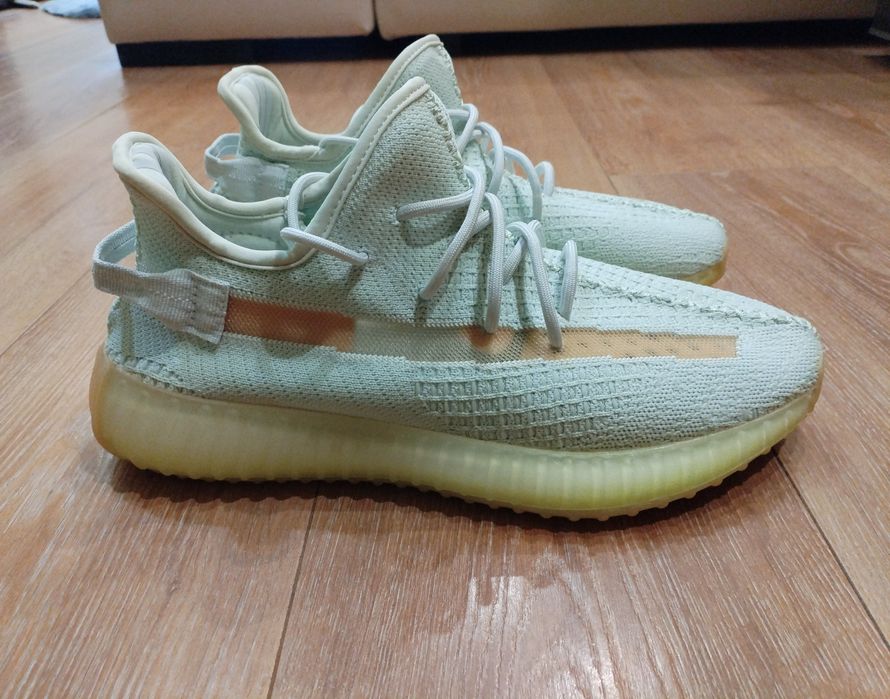 Adidas Yeezy Boost 350 v2 Hyperspace оригинален