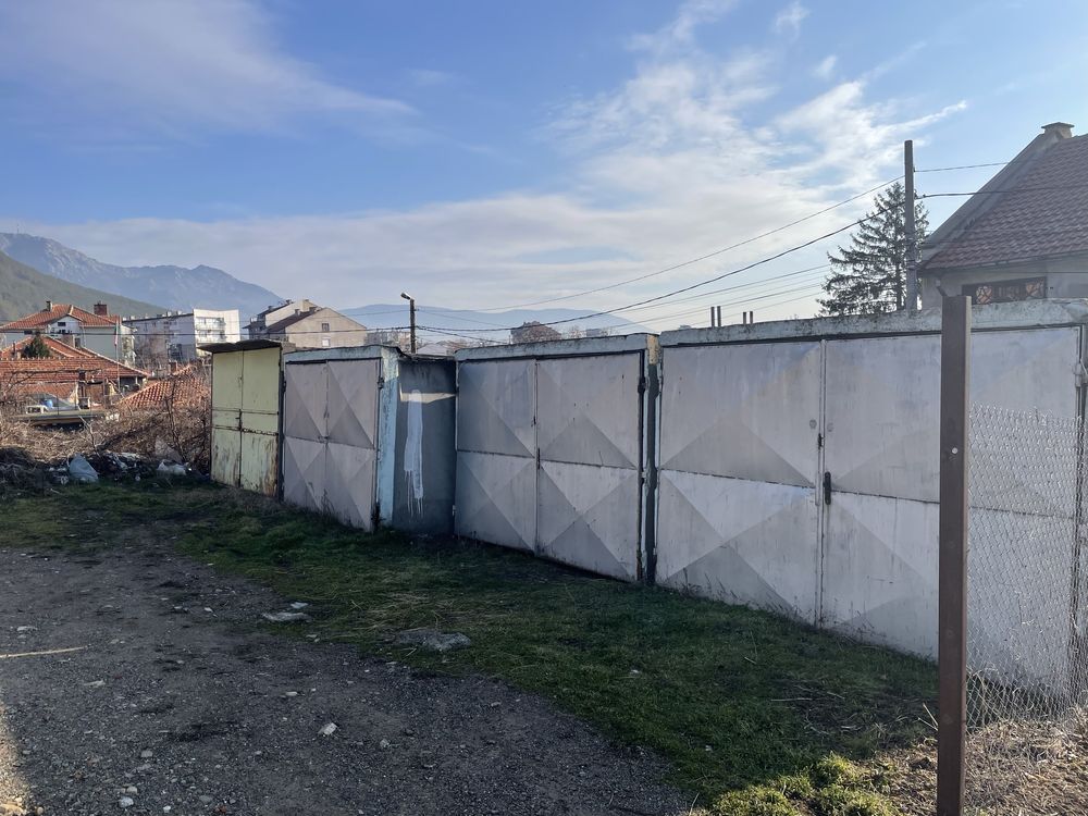 Гараж под наем в Комлука Широк Център
