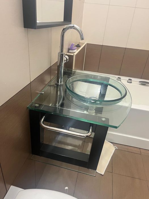 Mobilier de baie în stare buna