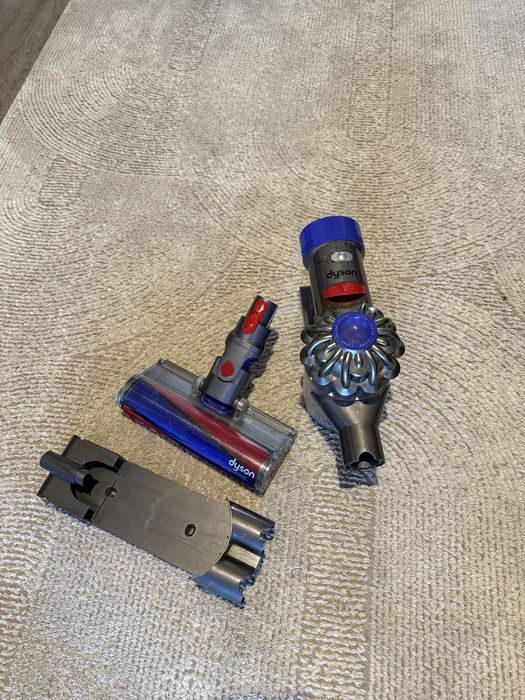 Corp dyson v8 + accesorii