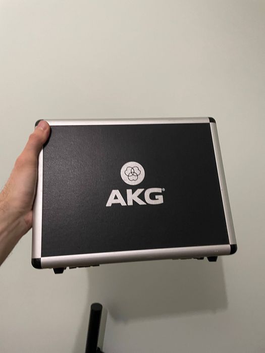 AKG C214

AKG C214 Студийный конденсаторный микрофон