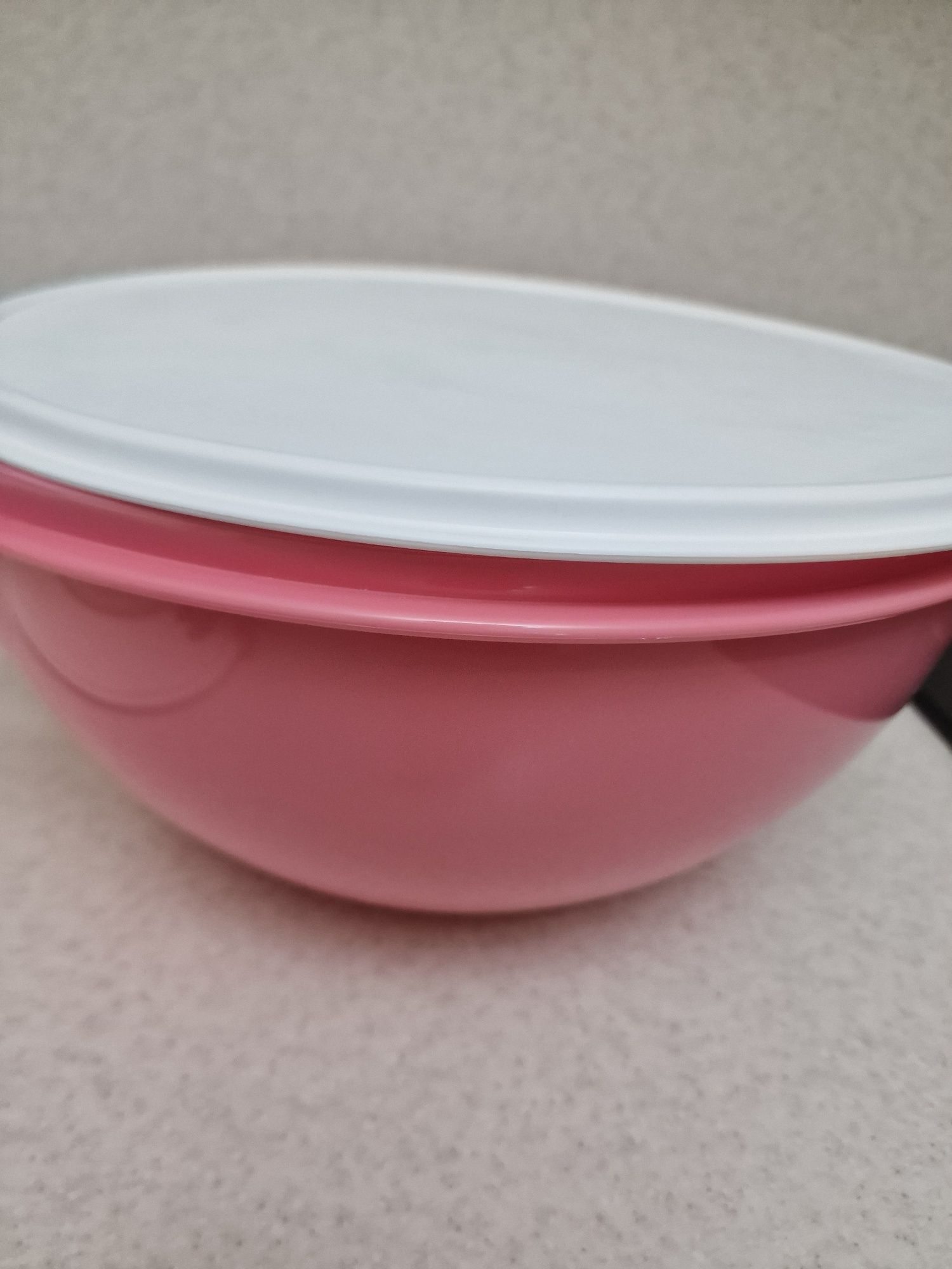 Продам новую чашу Tupperware