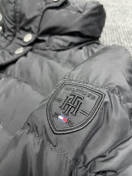 Tommy hilfiger пухена парка M размер