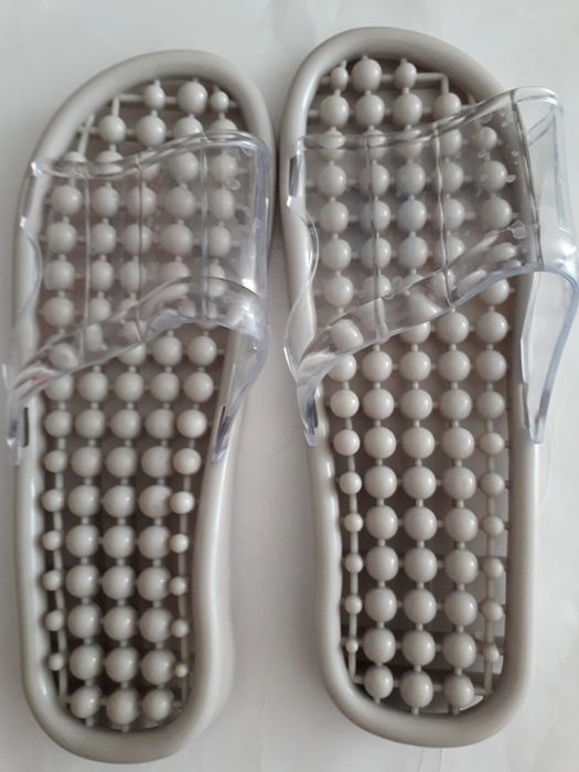 Продам новые массажные шлепанцы