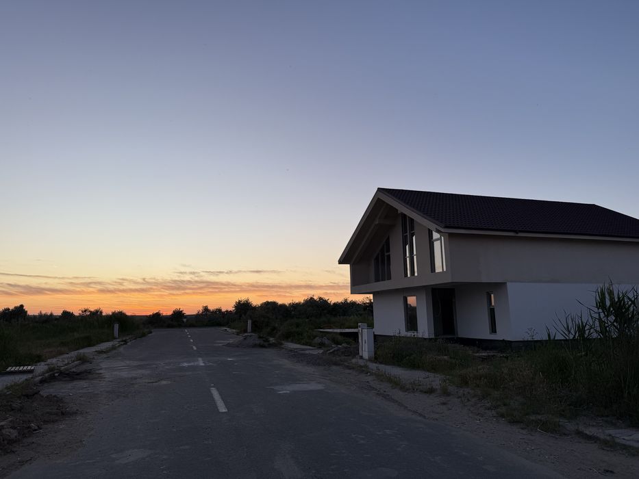 Casă nouă P+M de vânzare – se predă la alb. Pret negociabil.