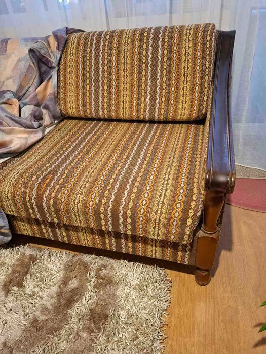 Двуместен старинен диван