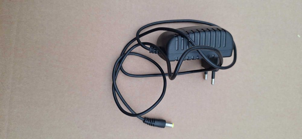 Alimentator 12V de la 2 la 4A